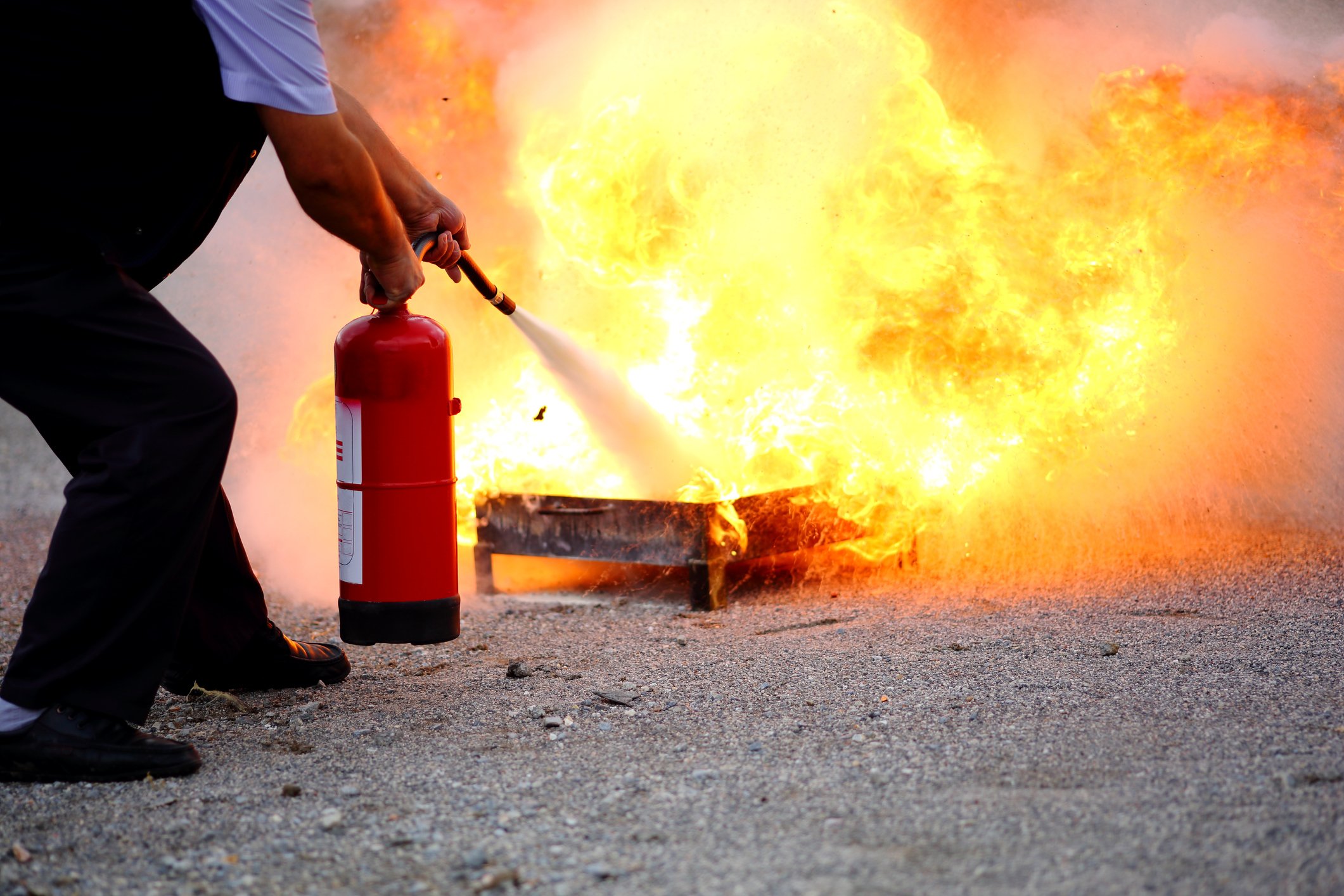 How to extinguish a flammable liquid fire